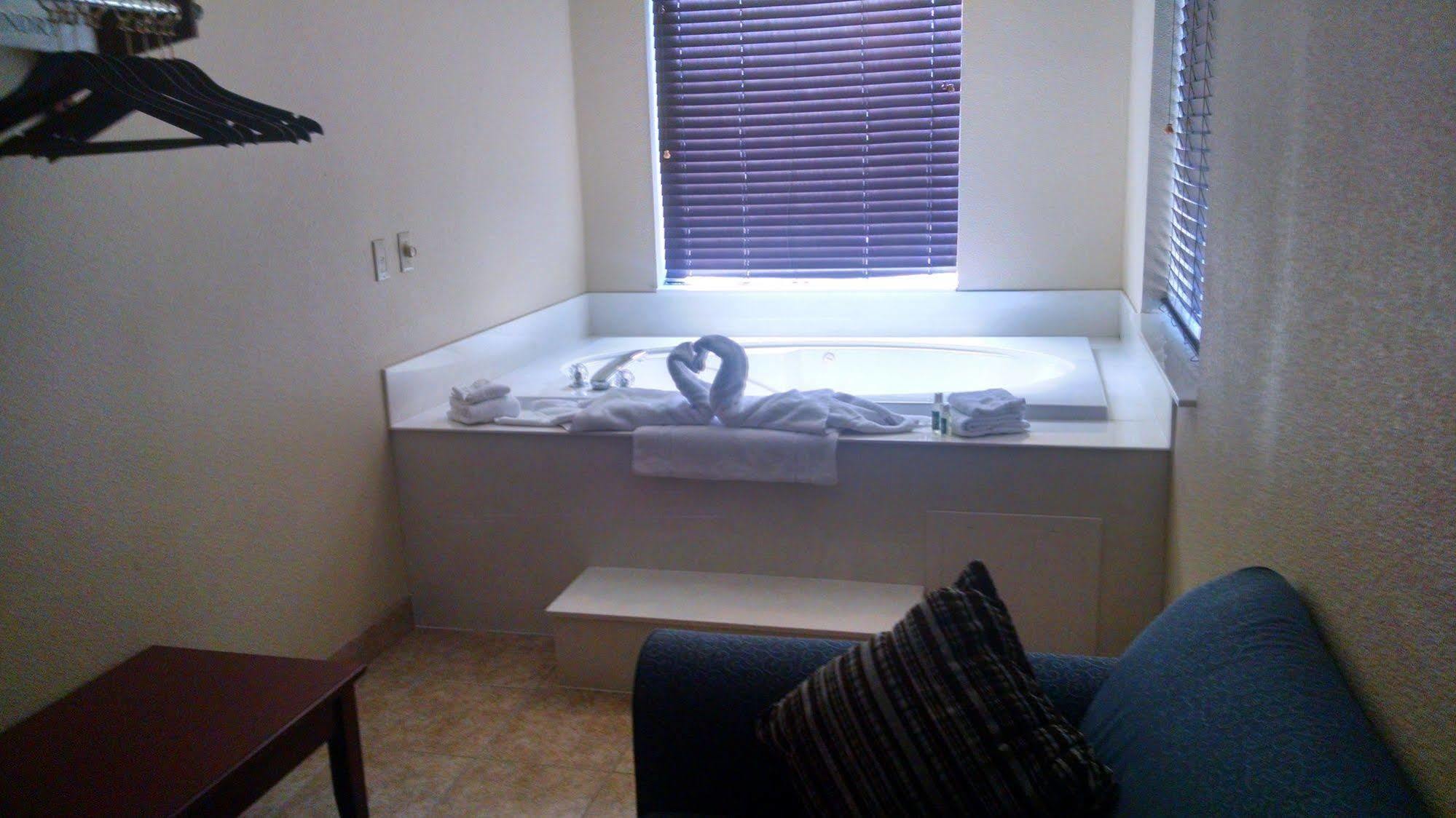 Spark By Hilton Branson Meadows ภายนอก รูปภาพ